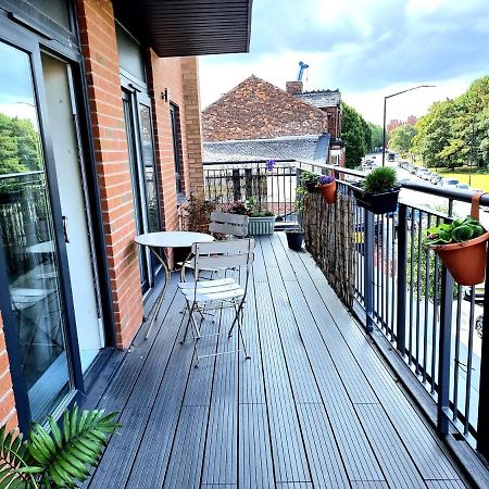 Luxury 2-Bedroom Service Apartment With Balcony Манчестер Экстерьер фото