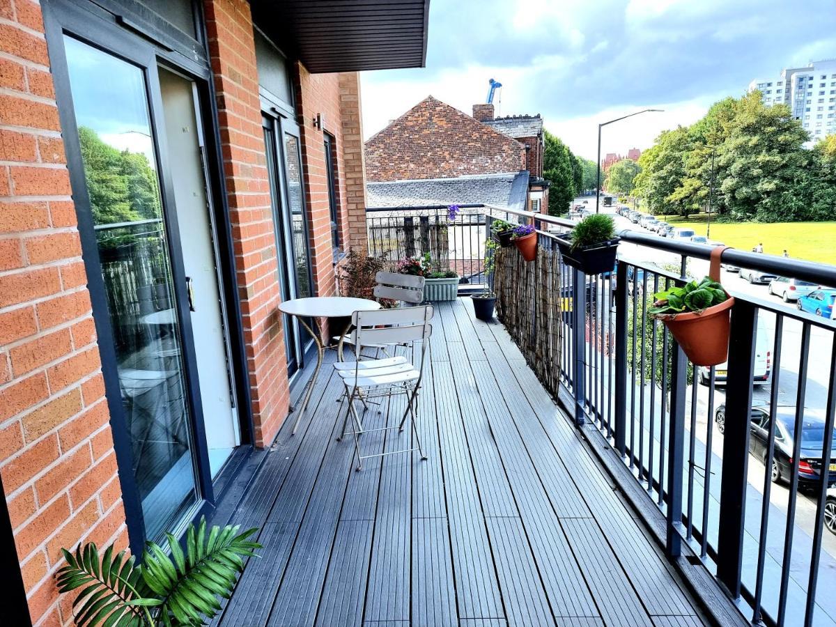Luxury 2-Bedroom Service Apartment With Balcony Манчестер Экстерьер фото